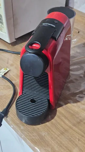 Cafeteira cápsula Nespresso Essenza Mini
