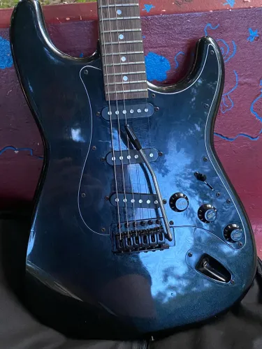 Guitarra Stratocaster 