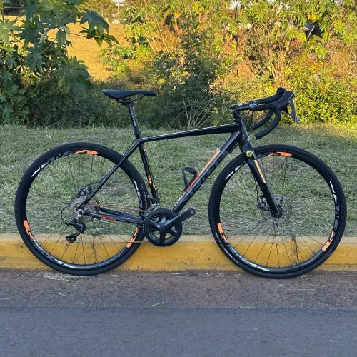Bicicleta Speed Sense Criterium, Shimano Sora, Freios à disco. Semi nova