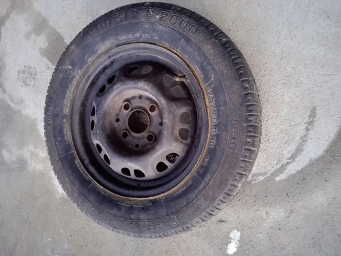 Pneu com roda 175/70r13