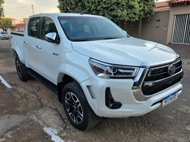 Toyota Hilux CD SRX Plus 4X4 2.8 TDI Die. Aut. 2024