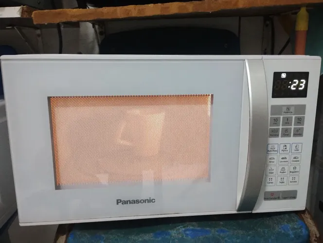 Microondas de 25 l pega tudo e esquenta bem