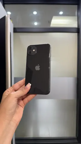 11 PRETO COM 256 GB DE MEMÓRIA SEMINOVO