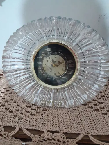 Vendo Relogio de cristal fabricado no japão.