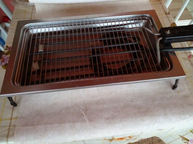Vendo churrasqueira elétrica sem fumaça Fischer 127v- 1730w usada ótimo estado