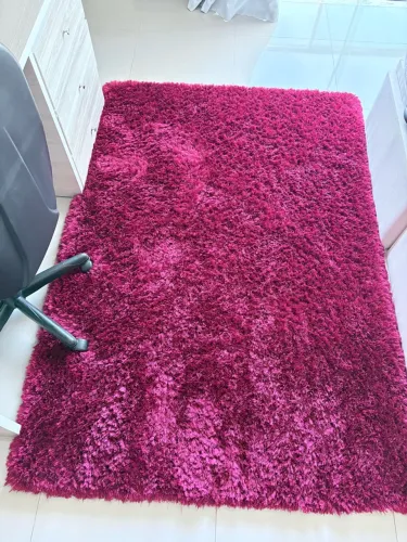 Tapete de pelos cor vermelho