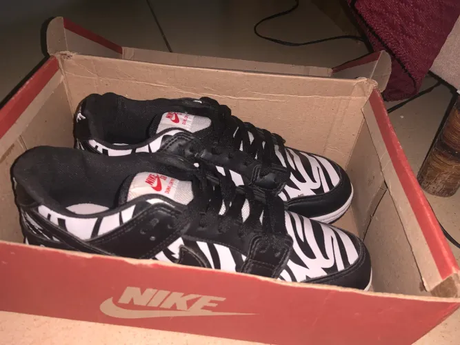 TÊNIS NIKE DUNK ZEBRA