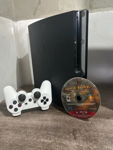 PlayStation 3 slim desbloqueado + 1 jogo em cd
