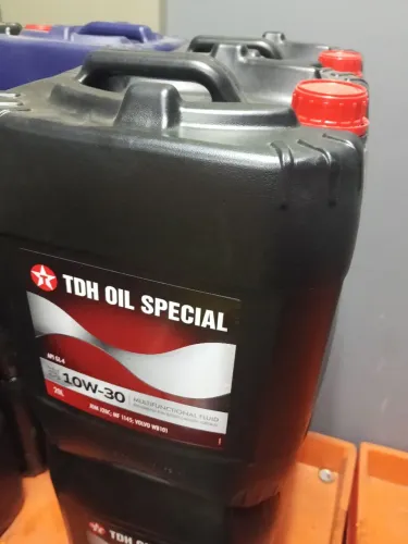 Vendo galão de óleo THD oil especial 10w-30 de 20 litros. 290,00