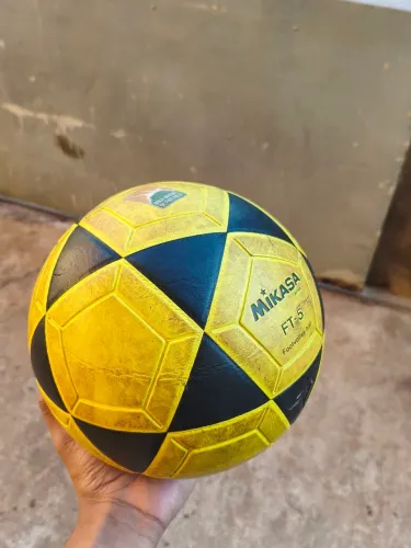 Bola mikasa original