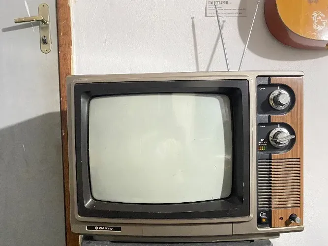 Televisão/ Tv Sanyo dos anos 70/80 vintage retrô