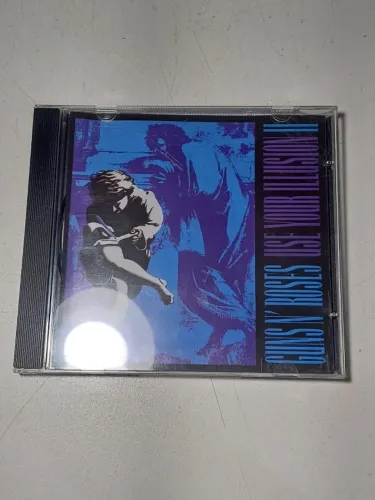  CD do álbum "Use Your Illusion II" da banda de hard rock Guns N' Roses