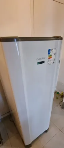 Geladeira ROC 35 PRO 127v Esmaltec semi nova