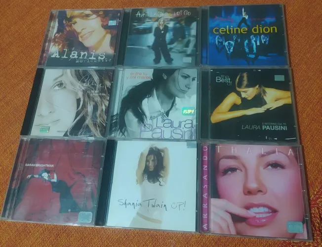 Vendo coleção de CDs originais (cantoras internacionais).
