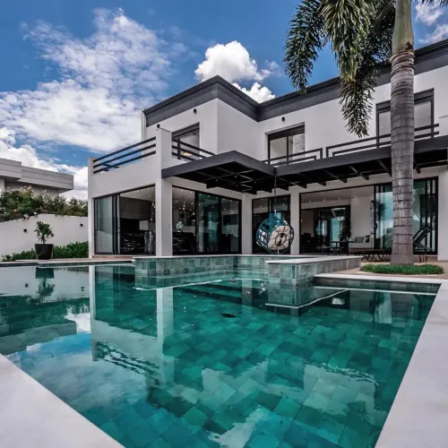 Casa Alto Padrão no Shambala III ,365m², 04 Suítes, Piscina e Porteira Fechada