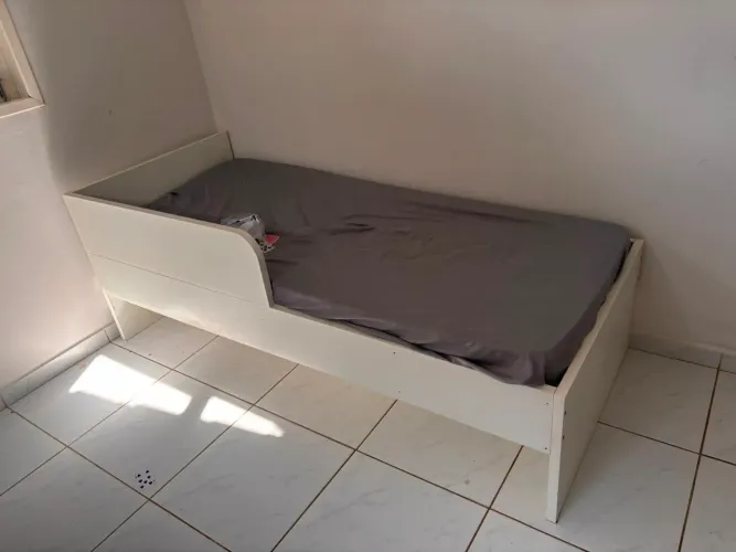 Cama solteiro + colchão Ótimo estado