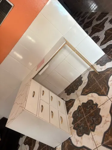 Vende mesa de manicure