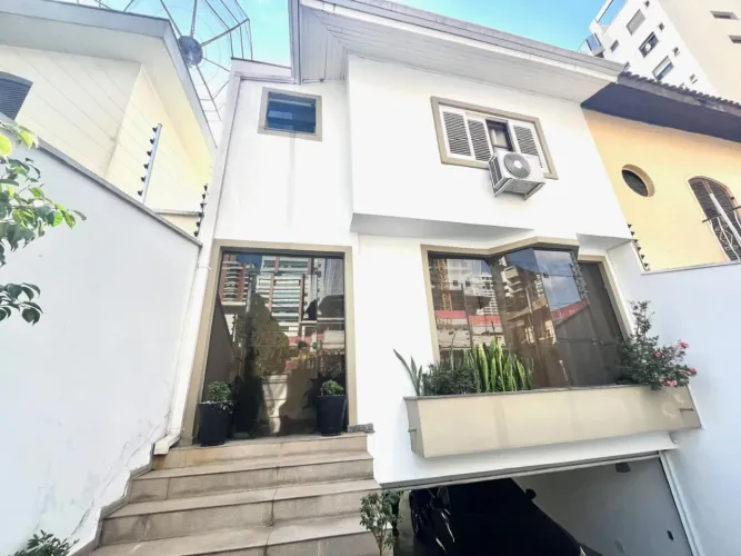 Casa para venda e locação em Jardim Vila Mariana com 3 quartos, sendo 3 suítes, 196m²