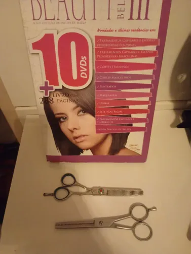 BOX COM LIVRO + 10 DVDS + 2 TESOURAS ESPECIAIS