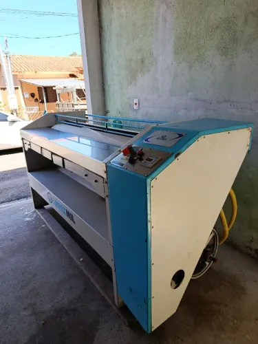 Vendo uma calandra industrial 
