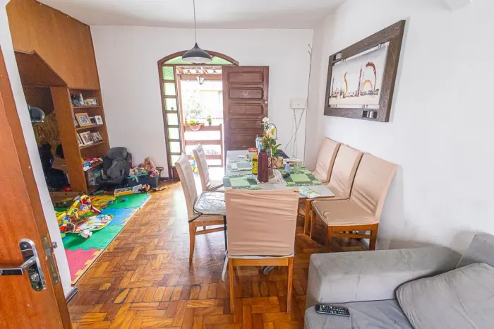 Casa à Venda - Alípio de Melo, 3 Quartos, 200 m2