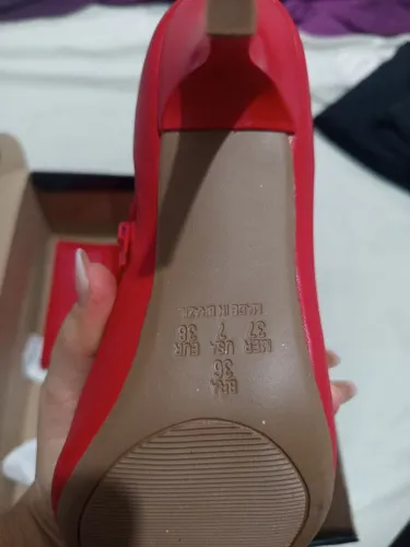 Vendo bota nova vermelha