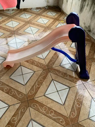 Vende-se escorrega 