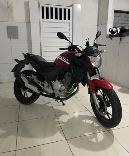 Vendo moto interessado chama no WhatsApp *33
