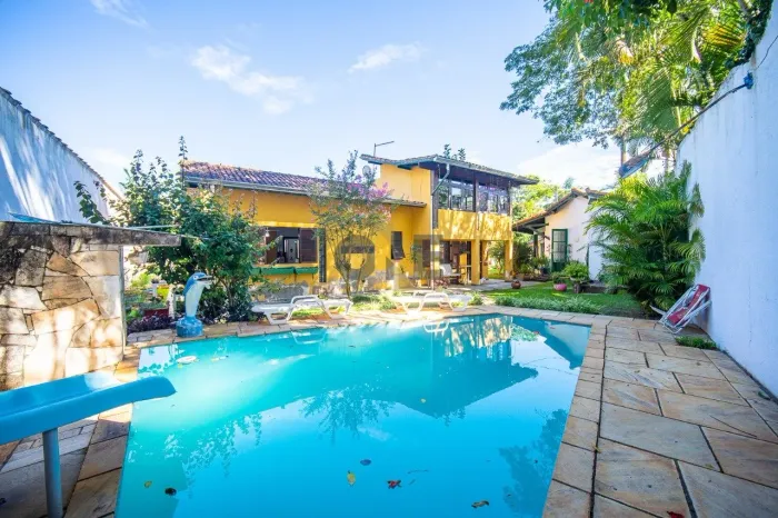 Casa com 3 dormitórios, sendo 2 suítes para venda ou locação - Cotia - SP