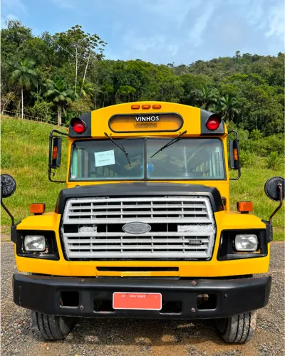Ônibus Ford B700 - estilo school bus - Nova Trento/SC