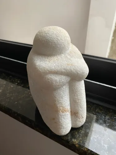 Escultura de granito de Richard Hideaki 18cm de altura