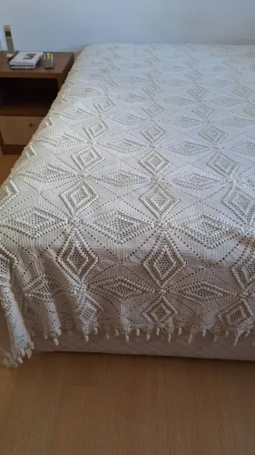 Colcha de linha branca de casal
