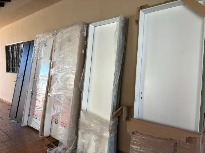 Vendo portas, portão e janela