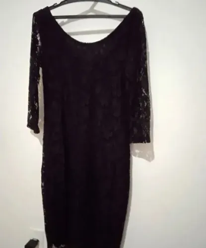 Vende-se vestido em renda preto Marisa