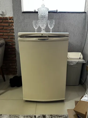 Frigobar Electrolux 135L