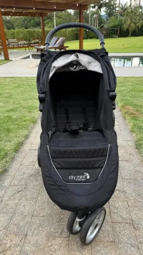 Carrinho de Bebê Baby Jogger City Mini (Preto) - Fechamento Prático e Rápido