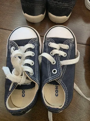 Sapatos infantis lote com 20 peças ou peças individuais. .
