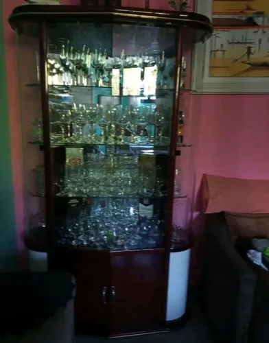 Cristaleira de Madeira com Vidro