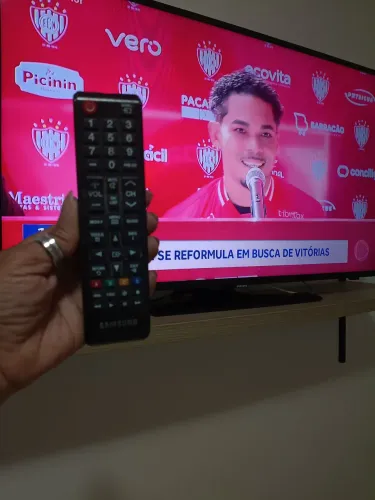 TV Samsung 40" perfeito estado, controle original, USB CONECTA Chromecast