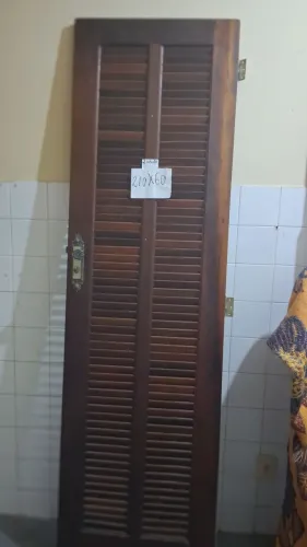 Vendo 4 portas de madeira maciça vário tamanhos tamanhos todas por $500