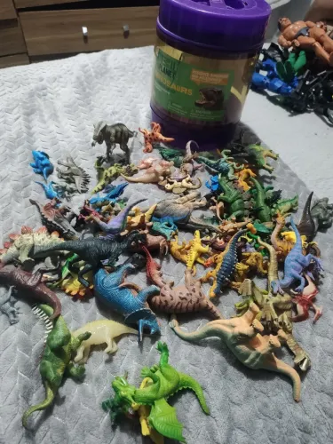 Pote contém 85 dinossauros 1 que corre vai de brinde
