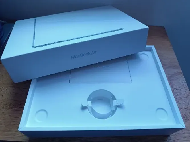 Caixa vazia do Macbook Air 13.6 inch