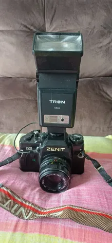 Máquina fotográfica zenit 122 com flash eletrônico tron s 500