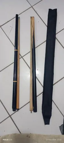 Vendo 2 taco de sinuca de rosca  profissional em perfeito estado 