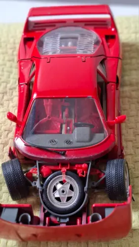 Ferrari F40 miniatura 1/18 Bburago.