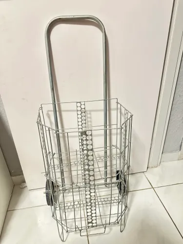 Carrinho de compras bem conservado