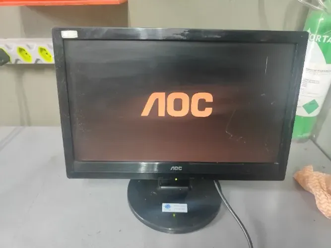 Monitor AOC 15,6? (Tela Escurecida)