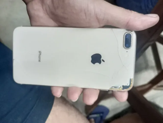 iPhone 8plus trincado