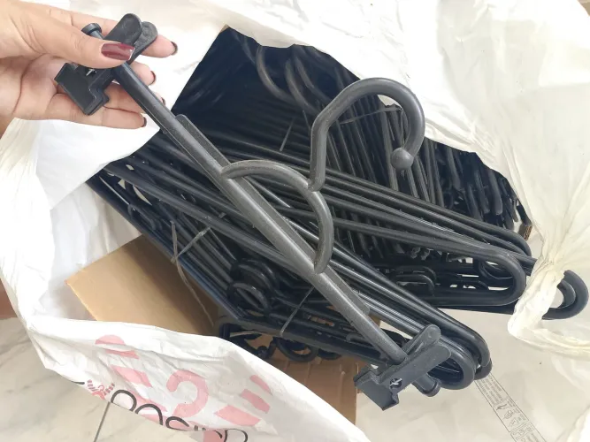 Cabides com presilhas