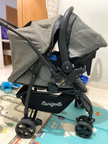 Carrinho de bebê + bebê conforto